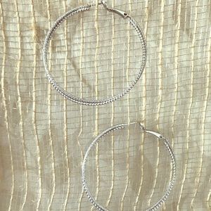 👀Silver Sparkle Twist Hoop Earrings👀